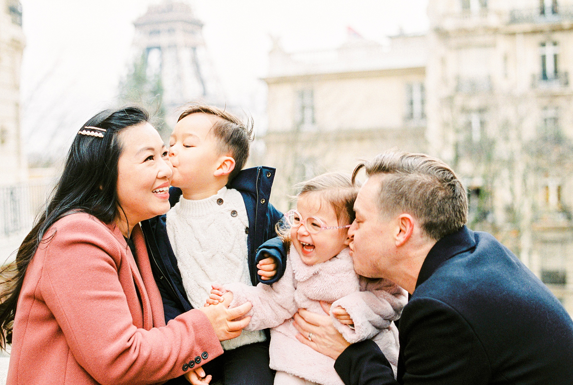 Family portrait session at the Eiffel Tower